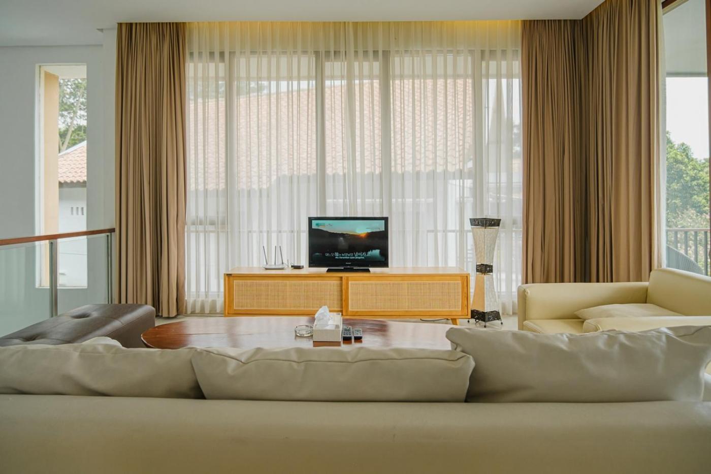 Oyama City View Villa 4 Bedrooms With A Private Swimming Pool 반둥 외부 사진