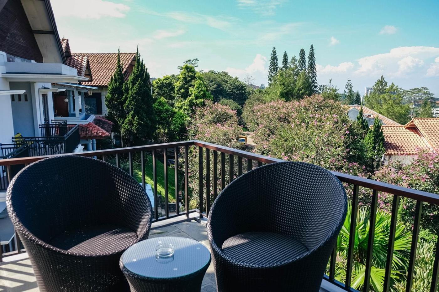 Oyama City View Villa 4 Bedrooms With A Private Swimming Pool 반둥 외부 사진